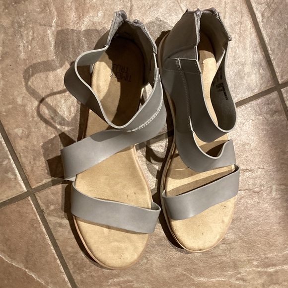 Sandals - Picture 5 of 5